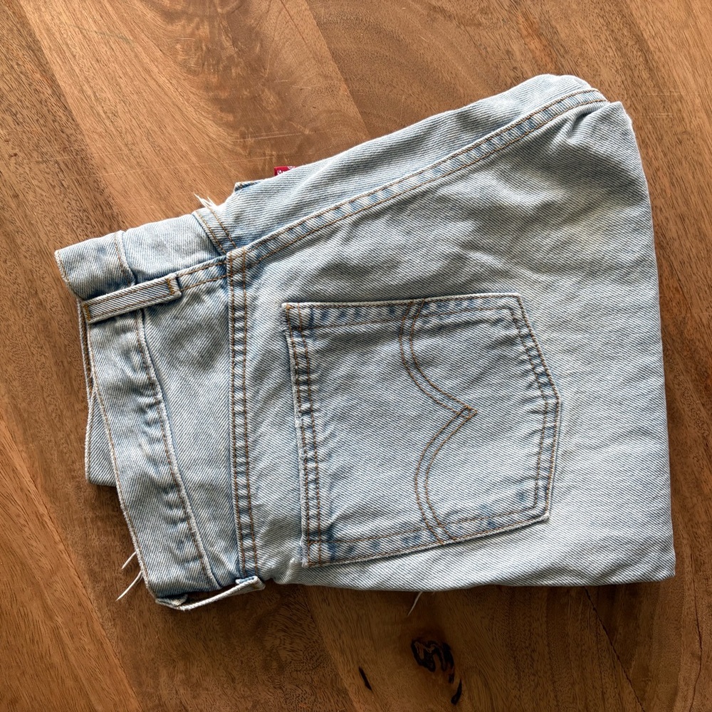 levies light wash jeans